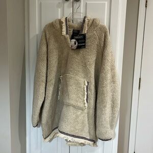 NWT Throwzy oversized blanket hoodie